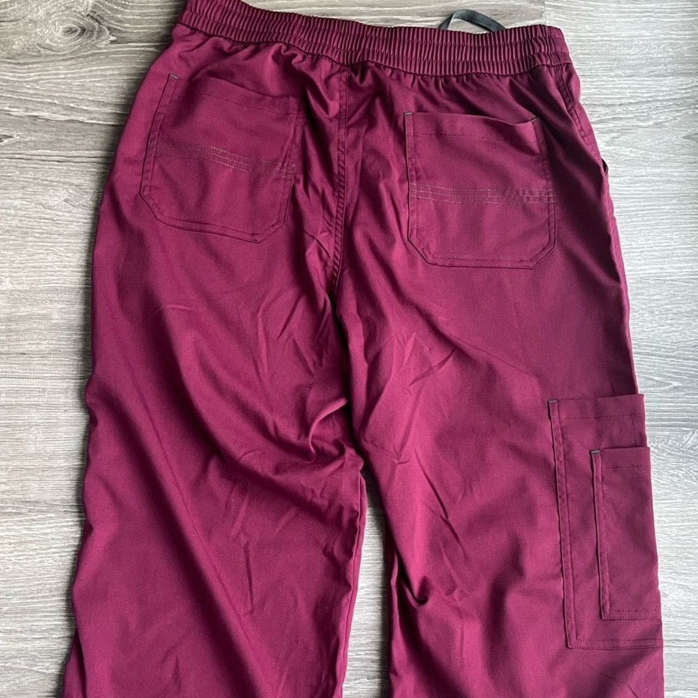 NWT Women’s Cargo Scrub Pants - Picture 2 of 3